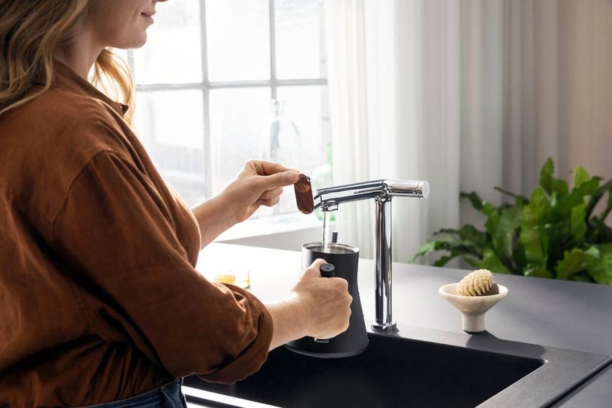 Смеситель для кухни с выдвижным изливом Hansgrohe Aqittura M91 76804000 88503 фото | La Dushe | Салон мебели и сантехники Ля Душе | Портал для профессионалов | Дизайн интерьеров | Персональный сервис | Профессиональная консульция |  Дизайн проект | Импорт из Еверопы