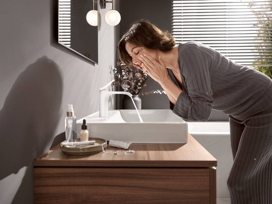 Смеситель для умывальника Hansgrohe Vivenis 75020670, черный 81408 фото | La Dushe | Салон мебели и сантехники Ля Душе | Портал для профессионалов | Дизайн интерьеров | Персональный сервис | Профессиональная консульция |  Дизайн проект | Импорт из Еверопы