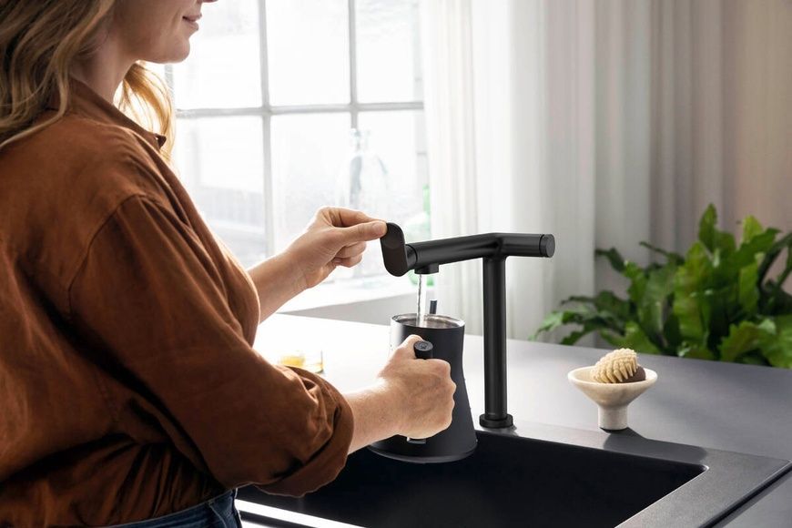 Смеситель для кухни с выдвижным изливом Hansgrohe Aqittura M91 76804670, черный 88504 фото | La Dushe | Салон мебели и сантехники Ля Душе | Портал для профессионалов | Дизайн интерьеров | Персональный сервис | Профессиональная консульция |  Дизайн проект | Импорт из Еверопы