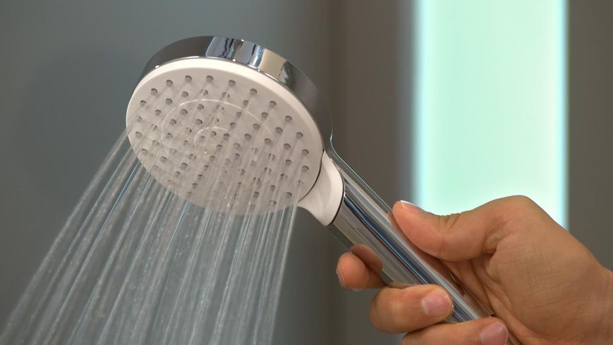 Ручний душ Hansgrohe Crometta 26334400, хром з білим 800004439 фото | La Dushe | Салон меблів і сантехнікаи Ля Душе | Портал для професіоналів | Дизайн інтер'єрів | Персональний сервіс| Професійна консульація | Дизайн проект | Імпорт з Єверопи